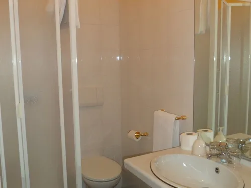 Bagno privato della Camera Doppia con Balcone, con box doccia